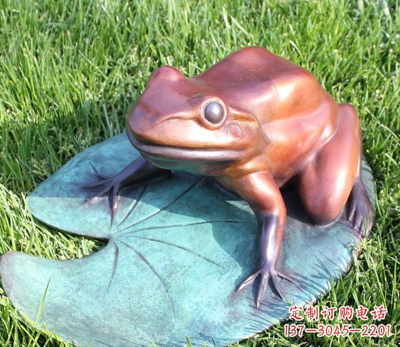 广西复古古典之美,荷叶青蛙雕塑
