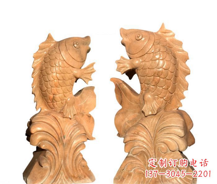 广西中领雕塑:精美的鲤鱼喷水晚霞红石雕