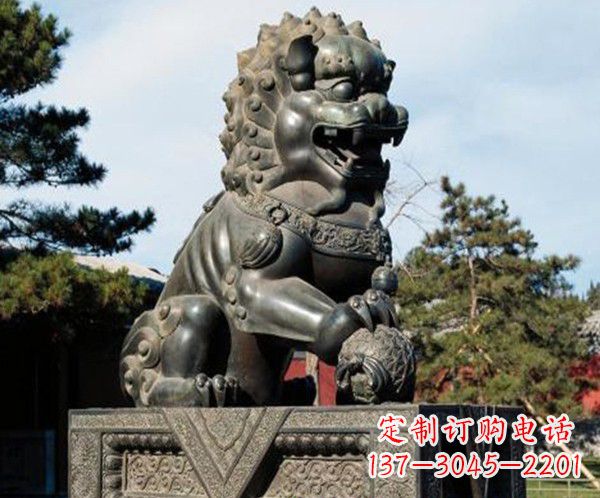 广西完美融合中西文化的铜狮子雕塑