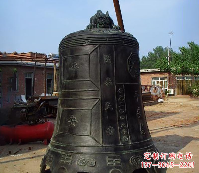 广西平安国泰,民安铜钟雕塑
