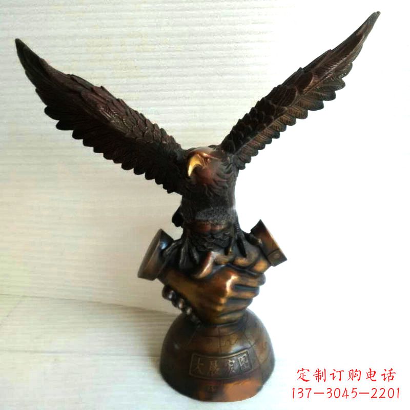 广西以老鹰为灵感的经典铜鼎