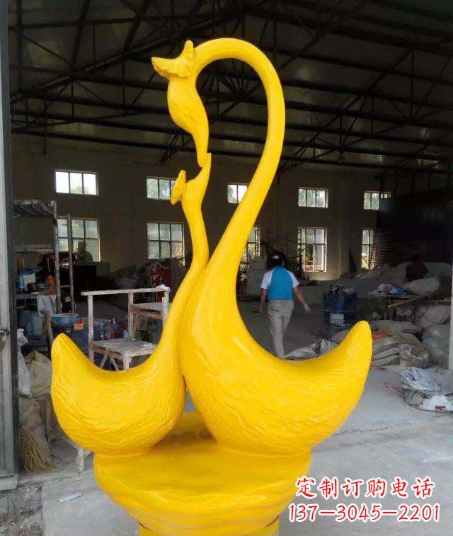 广西亲亲天鹅玻璃钢动物雕塑