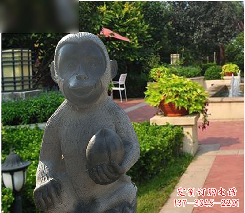 广西青石猴雕塑:尽显可爱的童趣