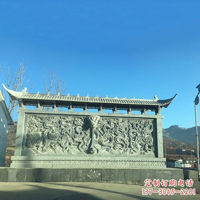广西青石九龙壁,精美雕塑饰衬城市广场