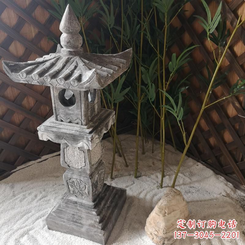 广西青石仿古灯笼雕塑是由中领雕塑定制的经典雕…