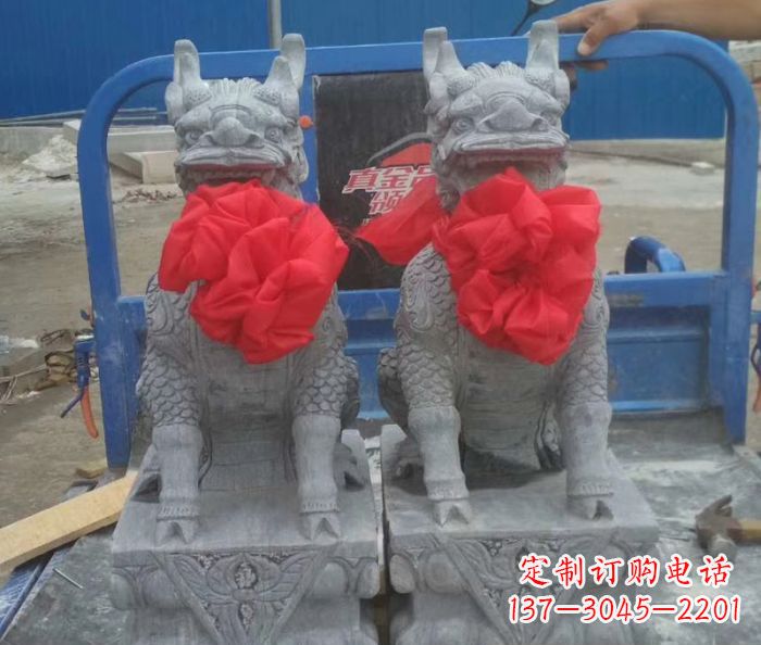 广西青石仿古门口镇宅麒麟石雕