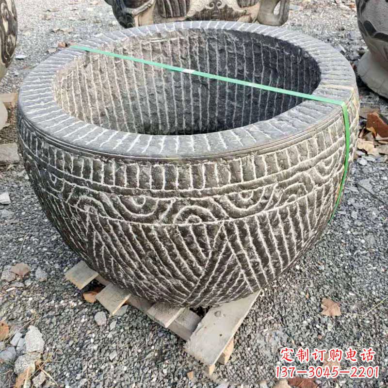 广西精美青石莲花水缸雕塑
