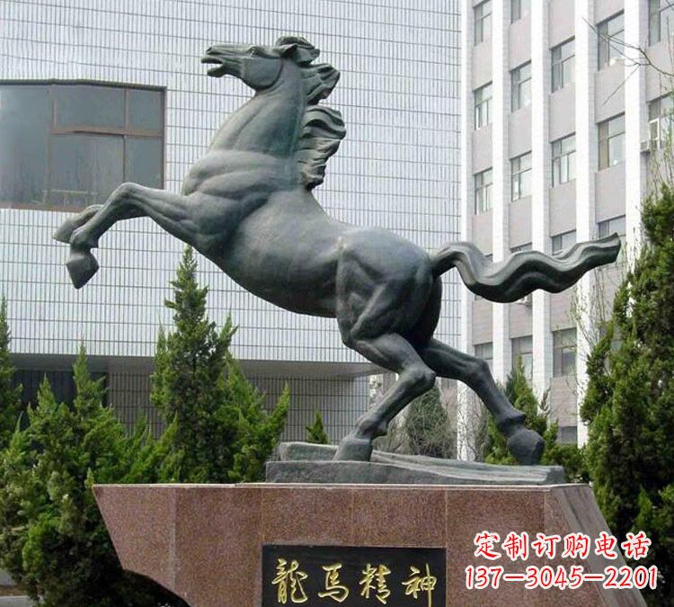 广西青铜奔马精美雕塑是钜鹰中领雕塑推出的一款…