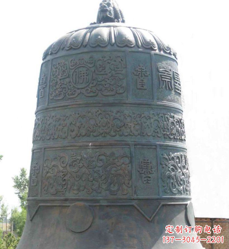 广西传统唢呐青铜钟雕塑,传递节日的祝福