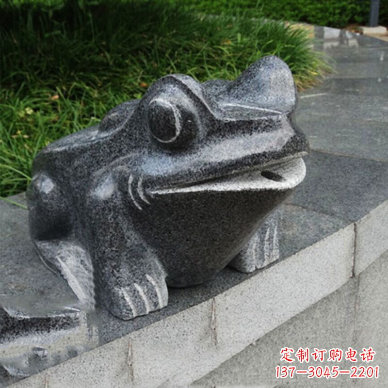 广西活力四射的青蛙喷水雕塑