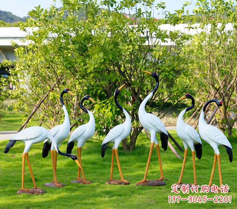广西若尔盖草原仙鹤，瑰丽雕塑令人驻足