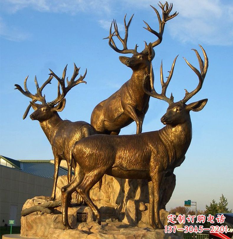 广西三鹿登高鹿景观铜雕,让你秀智慧雕刻艺术