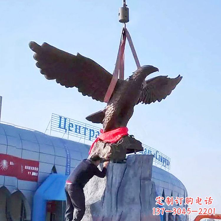 广西商场企业大型老鹰铜雕景观