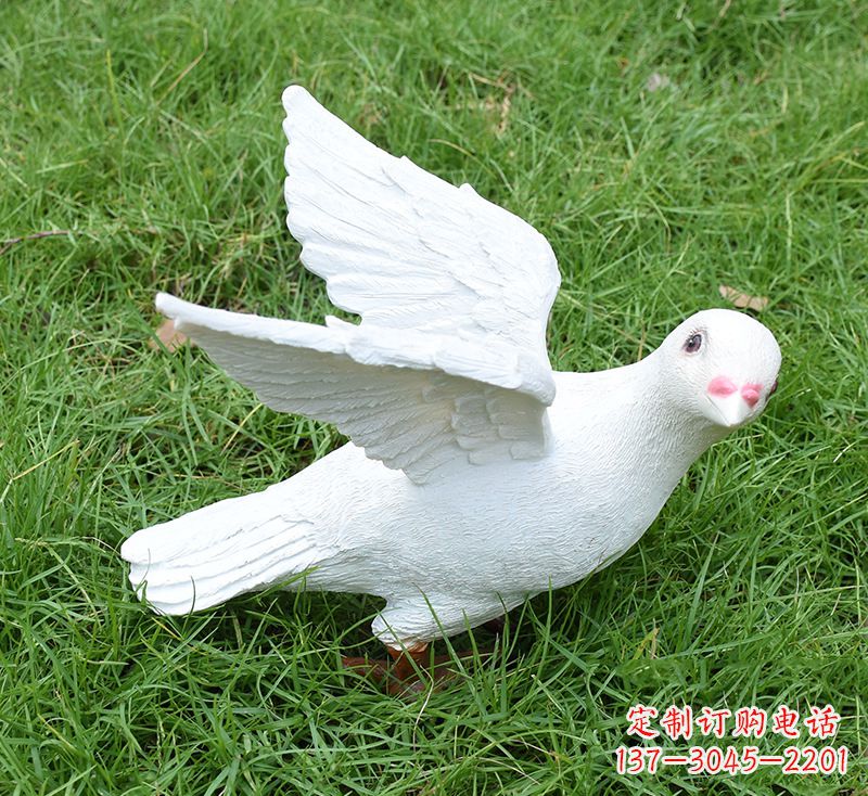 广西象征和平的少女和平鸽雕塑