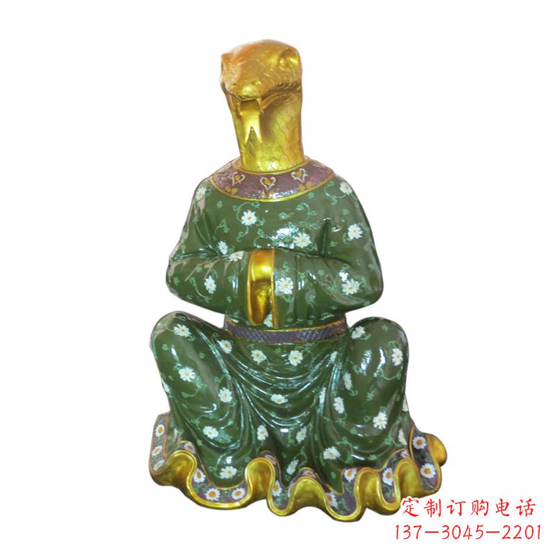广西独特的彩绘生肖雕塑