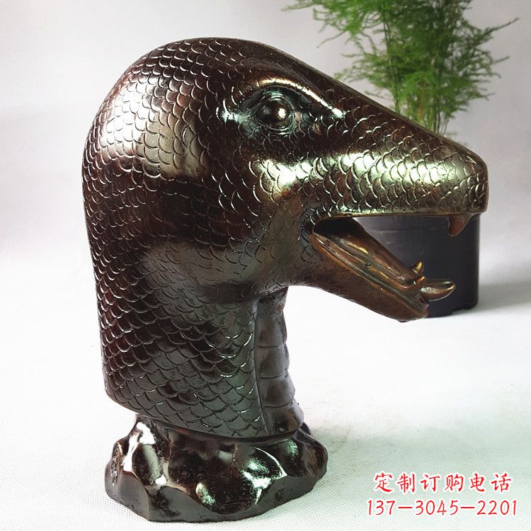 广西生肖蛇铸铜兽首