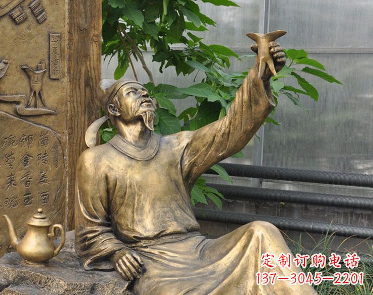 广西象征文学大师李白的铜雕像