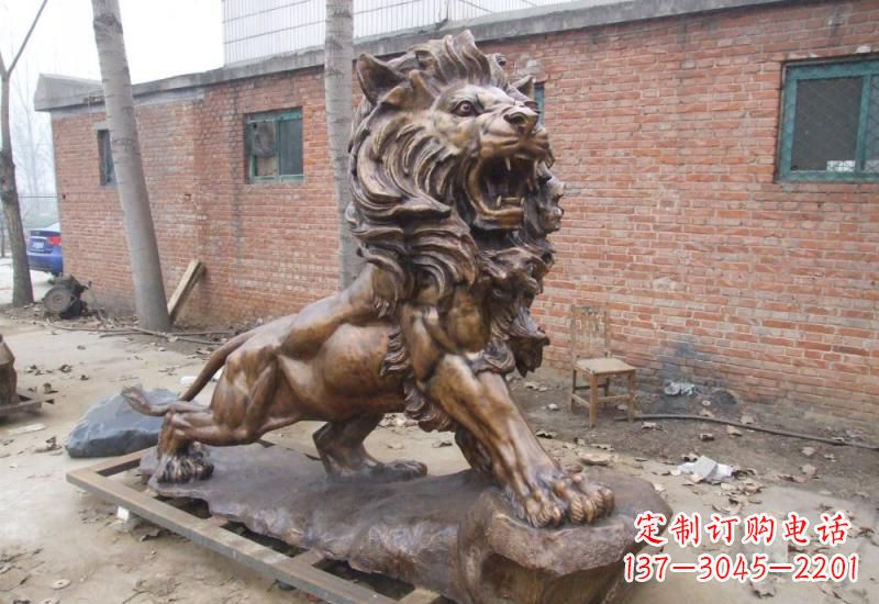 广西高雅华贵的狮子铜雕