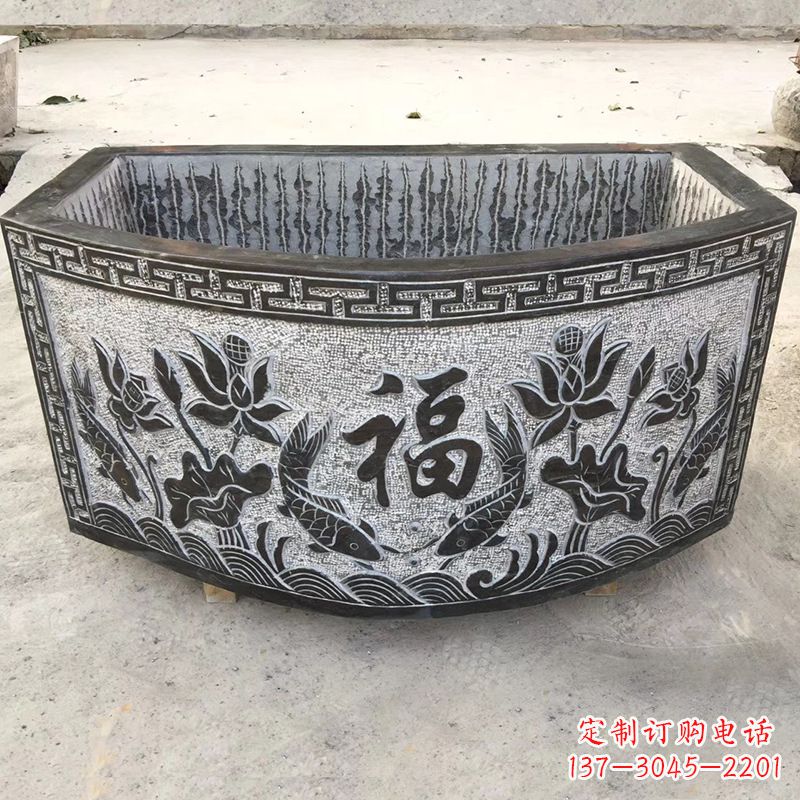 广西欣赏自然美景,石槽养鱼缸静谧雕塑