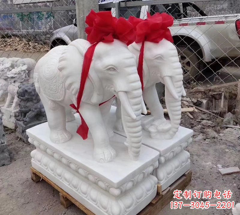 广西元宝驾驭的大象雕塑艺术