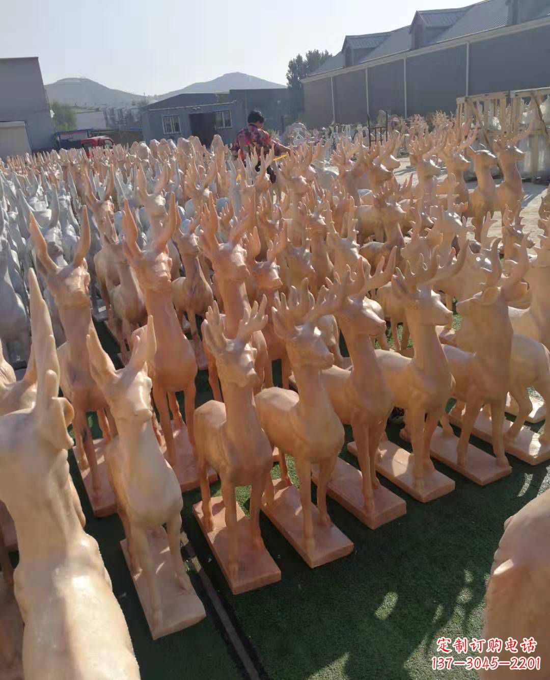 广西石雕动物晚霞红梅花鹿雕塑