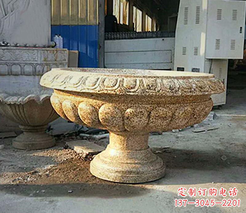 广西领雕塑的石雕花盆雕塑是由一流的雕塑艺术家…