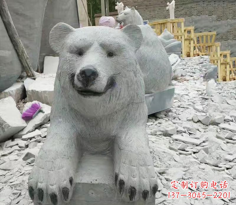 广西高端石雕狗熊雕塑,精致细节,完美还原动物真实感
