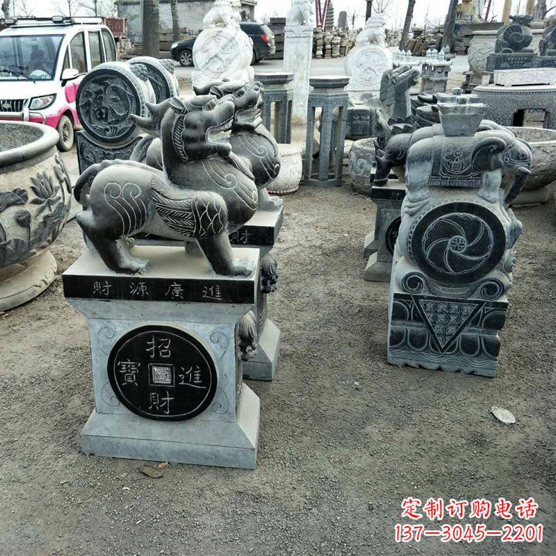 广西中领雕塑拥有一支由经验丰富的石雕大师组成…