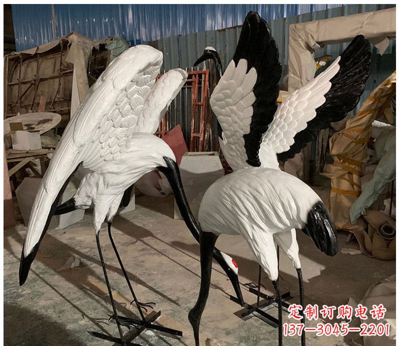 广西石雕展翅丹顶鹤动物雕塑