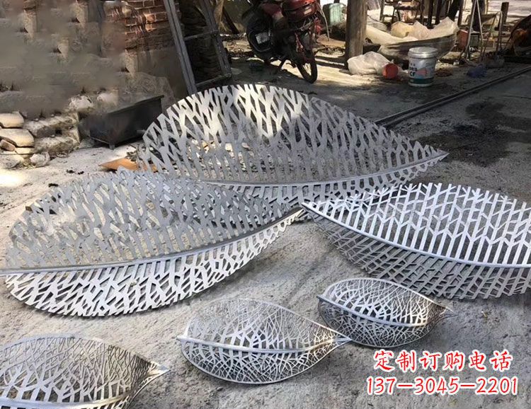 广西树叶镂空不锈钢雕塑