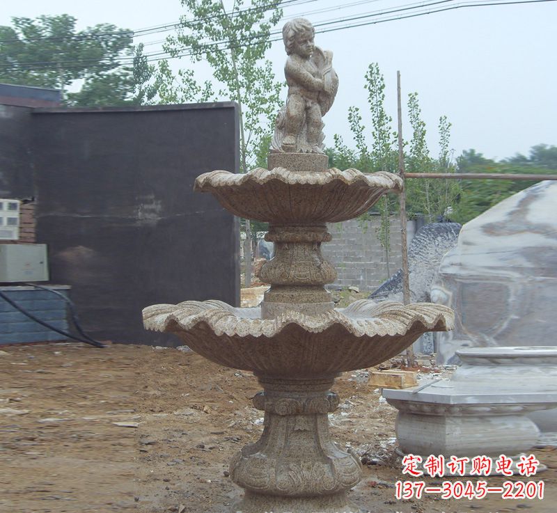 广西双手捧钵的石雕佛像