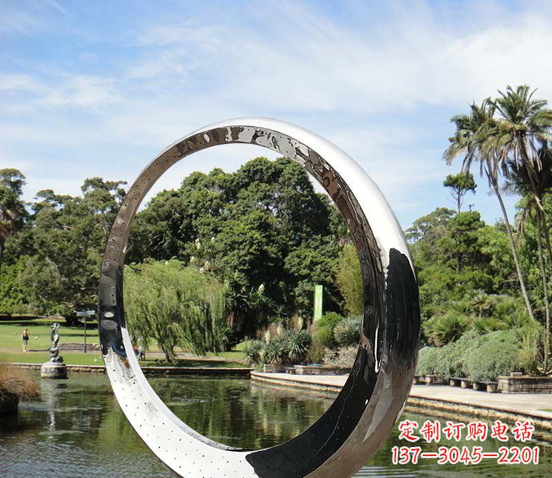 广西水景不锈钢镜面圆环雕塑