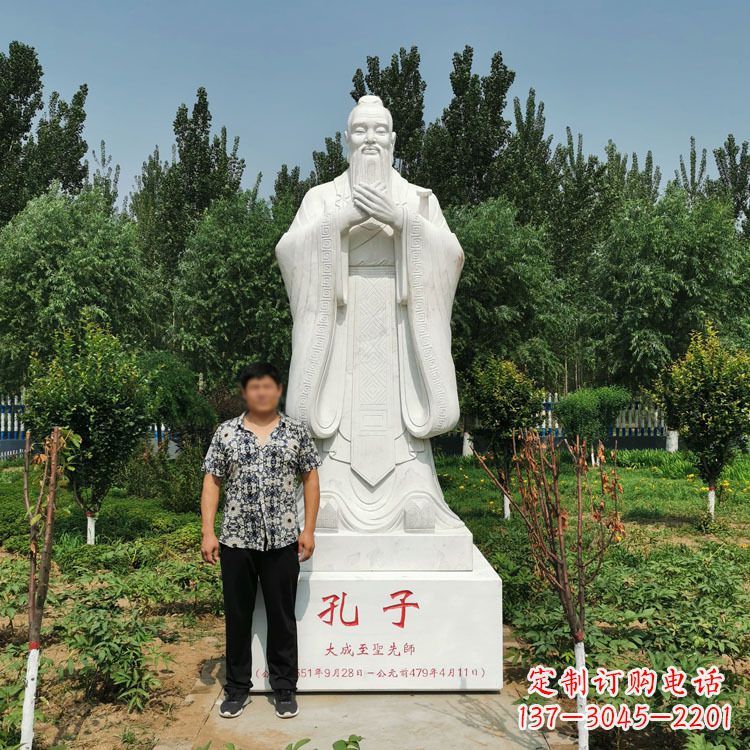 广西寺庙孔子雕像
