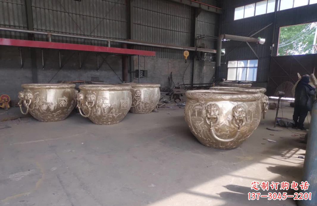 广西寺庙水缸铜雕塑
