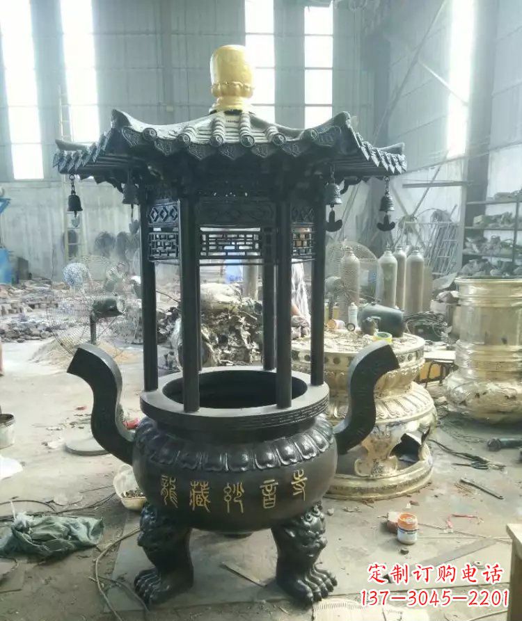 广西寺庙圆香炉铜雕 (2)