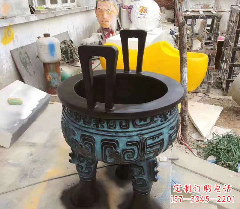 广西寺庙圆型铜雕香炉