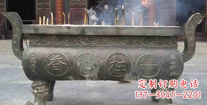 广西寺庙铸铜四足香炉