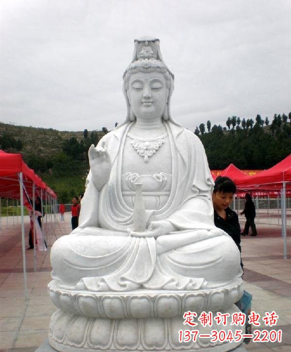 广西寺庙坐式观音雕像