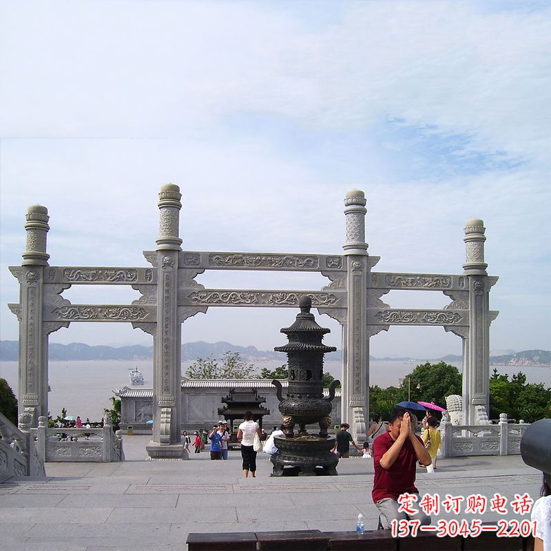 广西寺院冲天式石雕牌坊