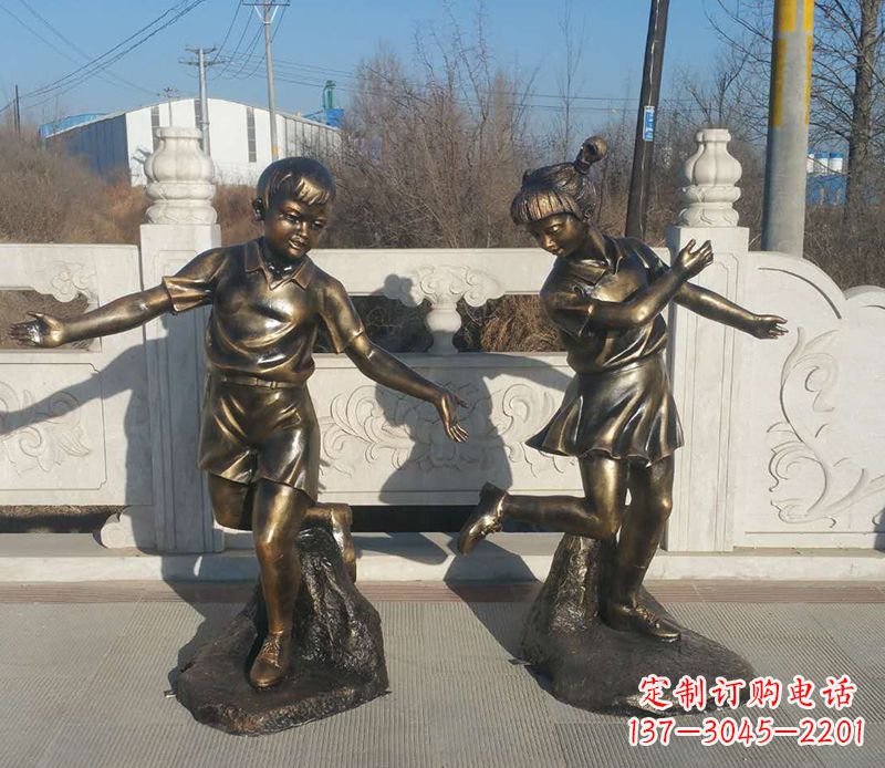 广西踢毽子的儿童铜雕