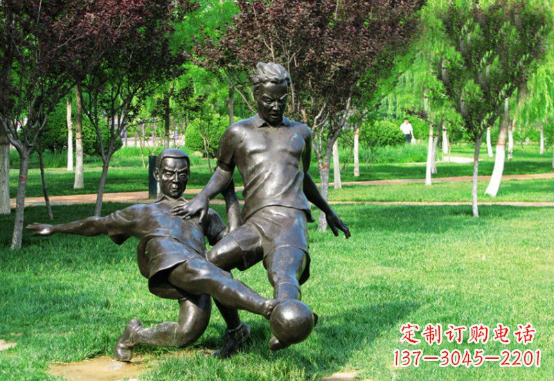 广西踢足球的人物铜雕222
