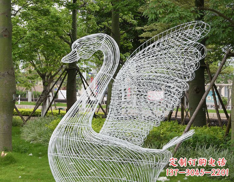 广西天鹅镂空不锈钢雕塑