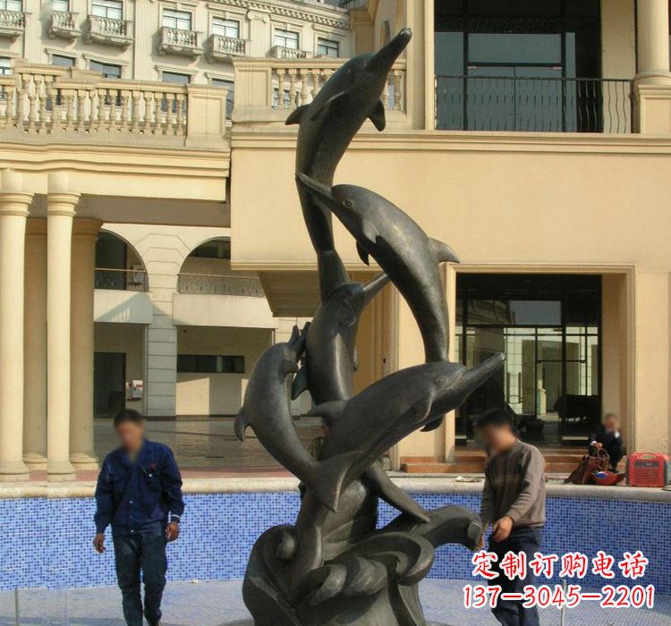 广西跳跃海豚雕塑