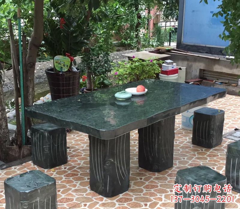 广西庭院长方形石桌凳雕塑