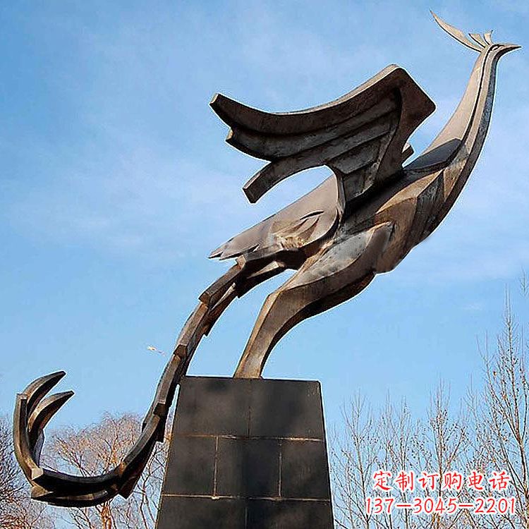 广西铜雕百鸟之王凤凰景观雕塑