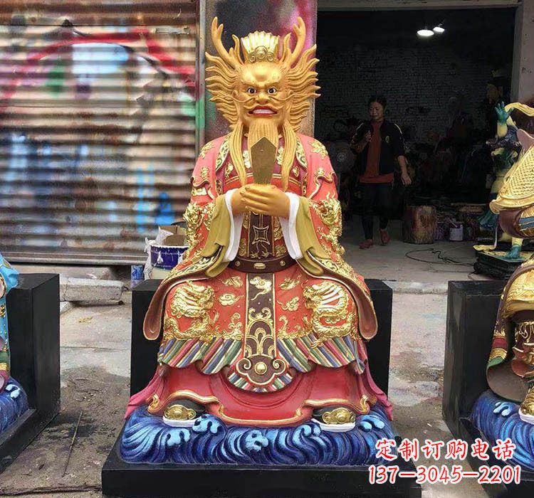 广西铜雕彩绘坐式龙王