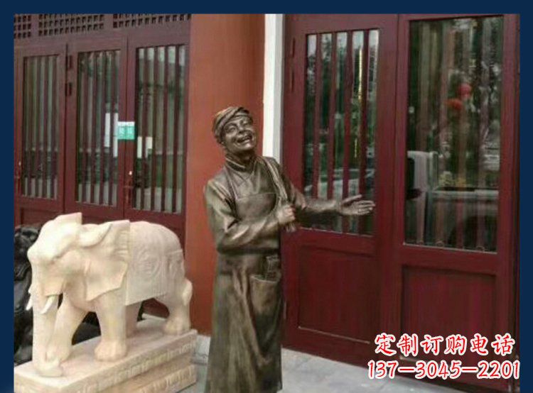 广西铜雕店小二酒店迎宾人物雕塑