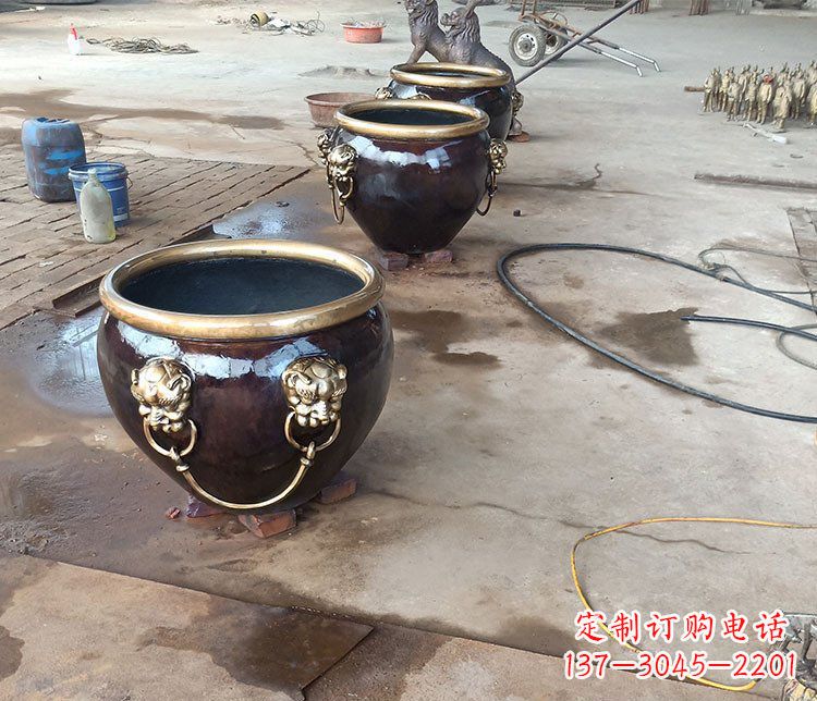 广西铜雕故宫狮子头水缸雕塑