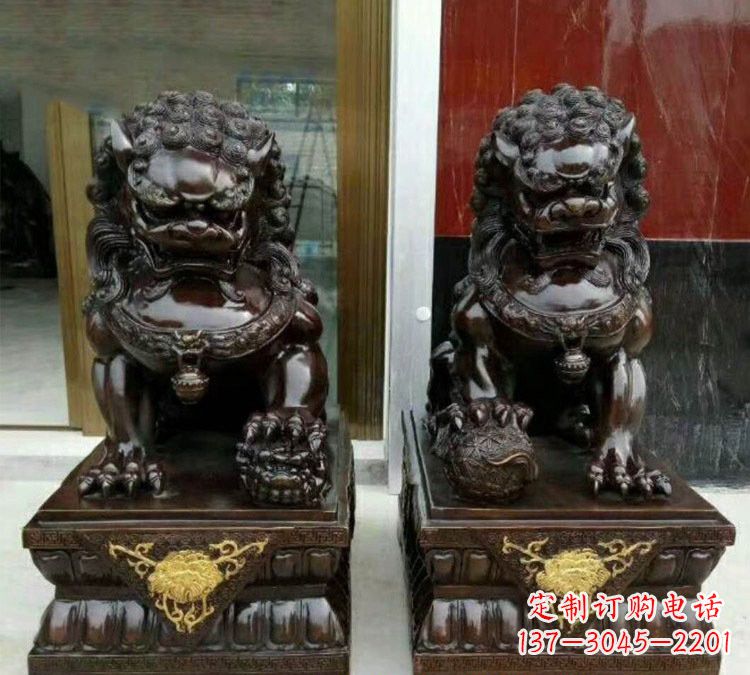 广西铜雕故宫狮子