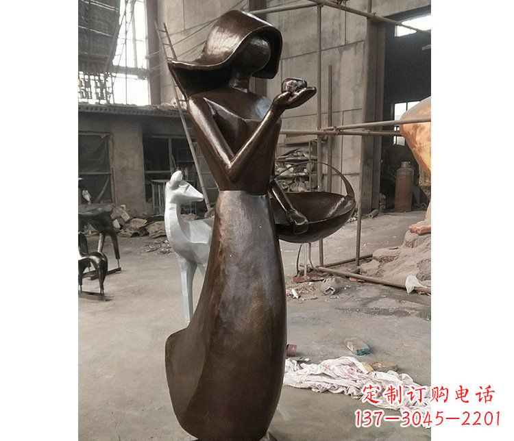 广西铜雕逛街女孩人物雕塑